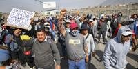 Manifestantes se reúnem na cidade de Arequipa contra a presidente Dina Boluarte