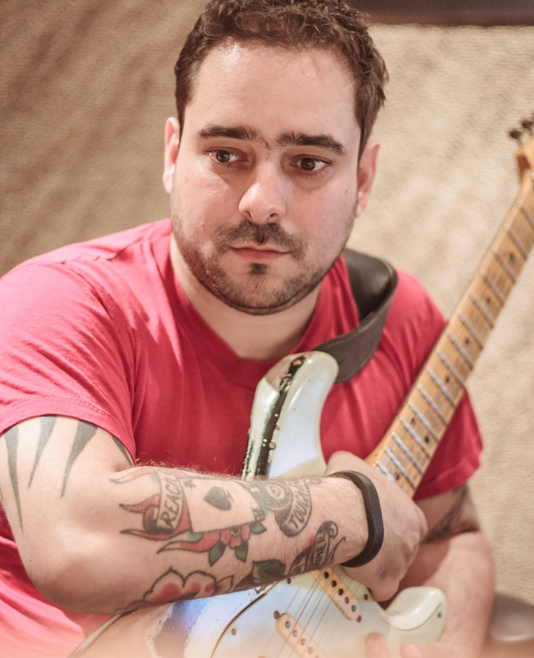 Guitarrista Andr&eacute; Moraes em forma&ccedil;&atilde;o de trio presta homenagem a Jimi Hendrix