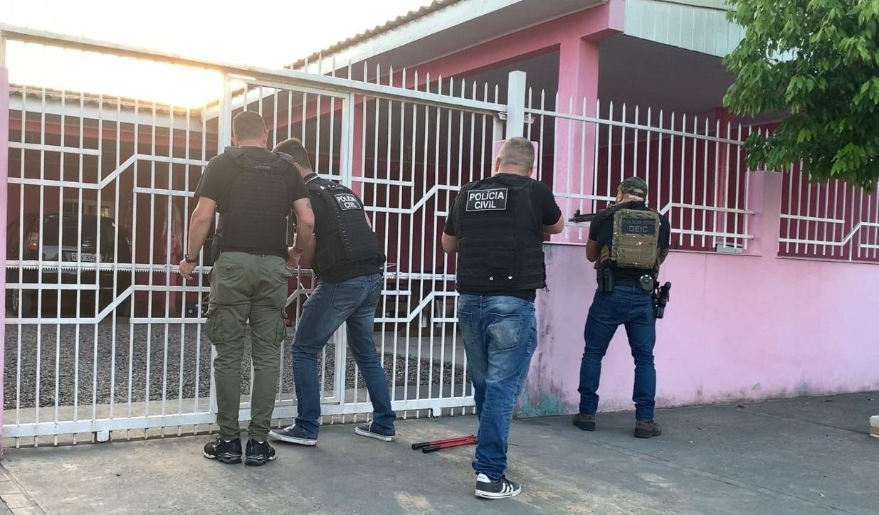 At&eacute; o momento, 11 pessoas foram presas, e apreendidas 2 armas e um ve&iacute;culo