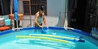 Família de Belém Novo comprou uma piscina de 4,6 mil litros, utilizada para regar plantas e na limpeza do próprio pátio