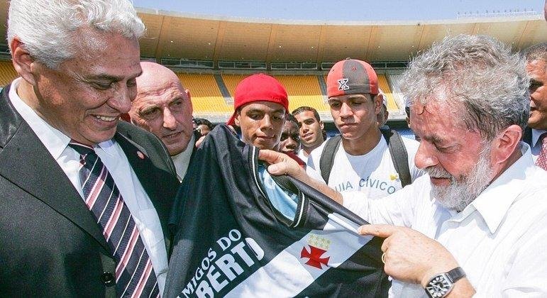 Presidente postou foto quando esteve junto com o ex-jogador no est&aacute;dio Maracan&atilde;