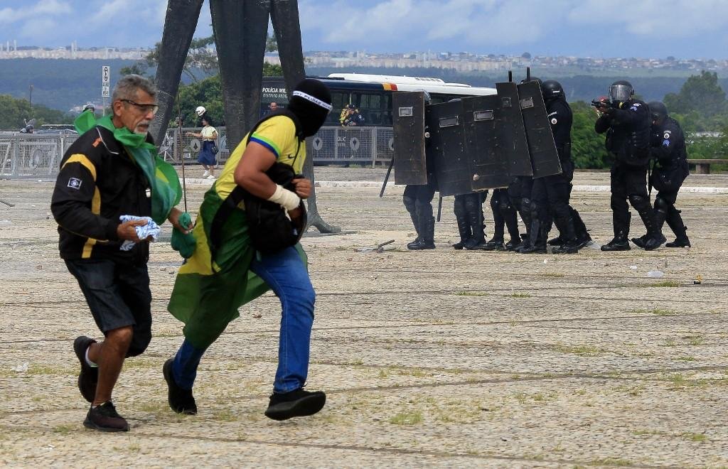 Grupo confrontou autoridades na Esplanada