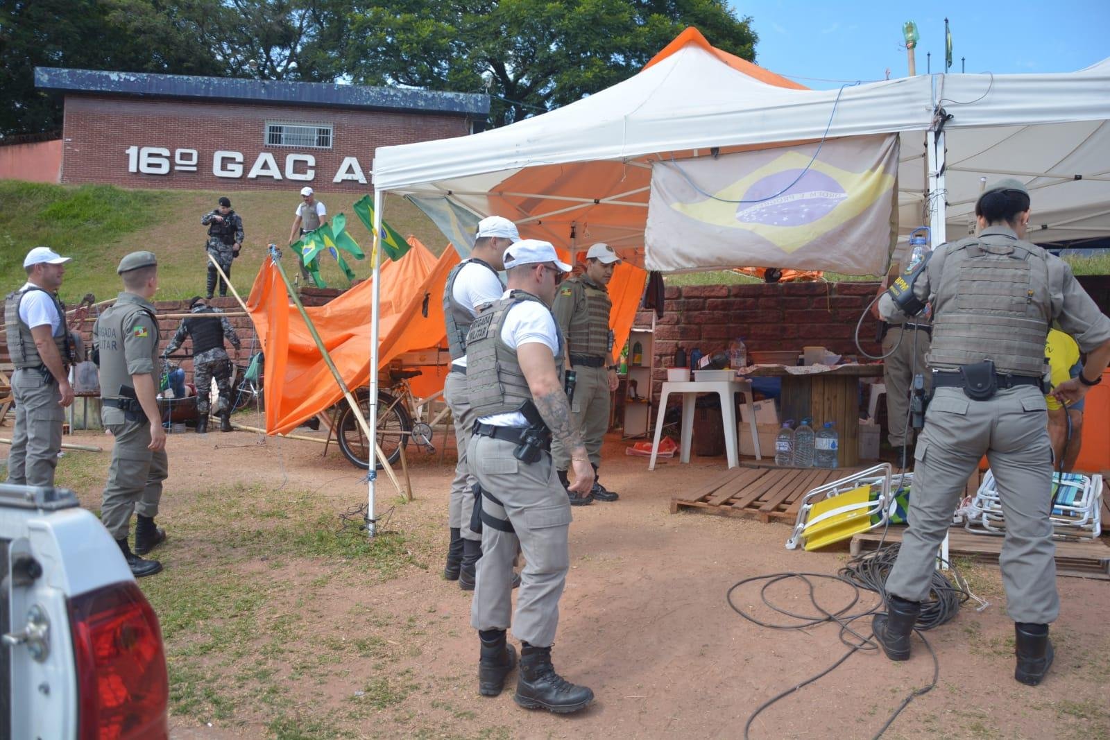 Junto ao 16&ordm; GAC AP, em S&atilde;o Leopoldo, Brigada Militar atuou para retirar acampamento