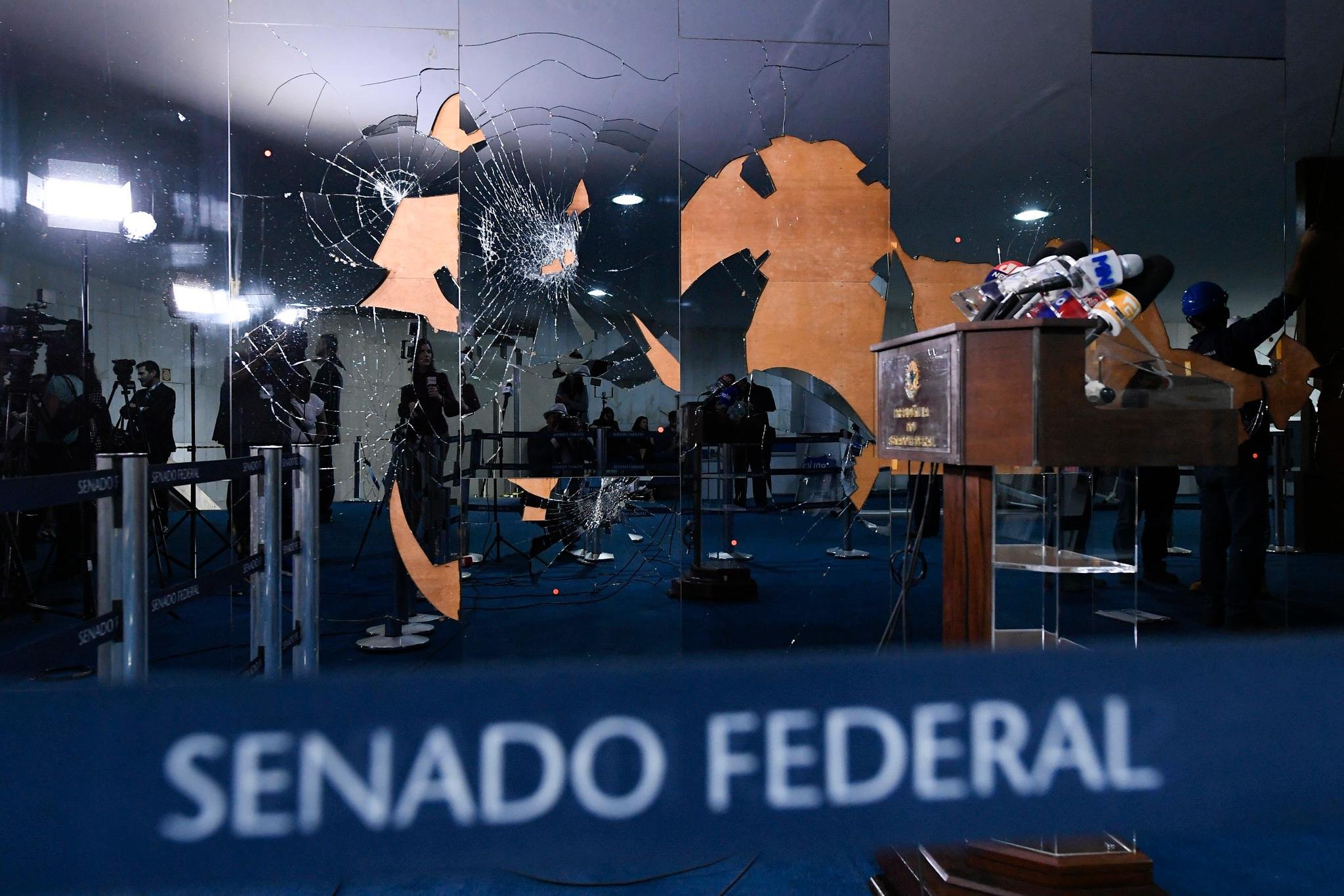 Oito senadores da base do ex-presidente Jair Bolsonaro (PL) votaram contra