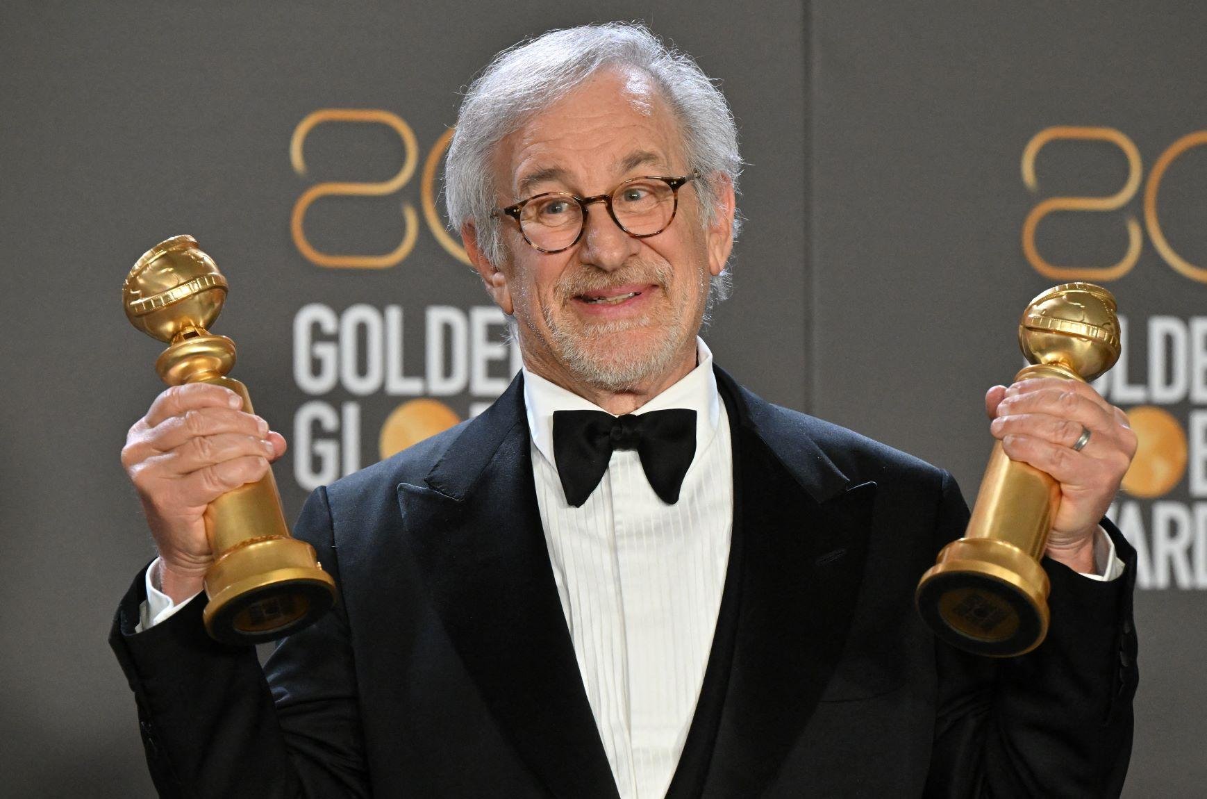 Steven Spielberg agradece o pr&ecirc;mio de melhor filme de drama para 'Os Fabelmans' no Globo de Ouro 2023
