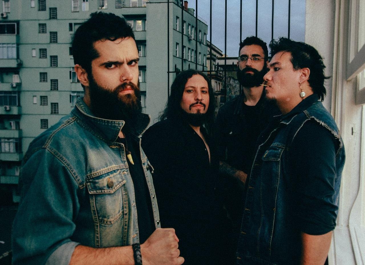 A banda Wolftrucker surgiu em 2013, e em seu trabalho, apresenta letras que fazem o ouvinte refletir sobre viver intensamente e em alta frequ&ecirc;ncia