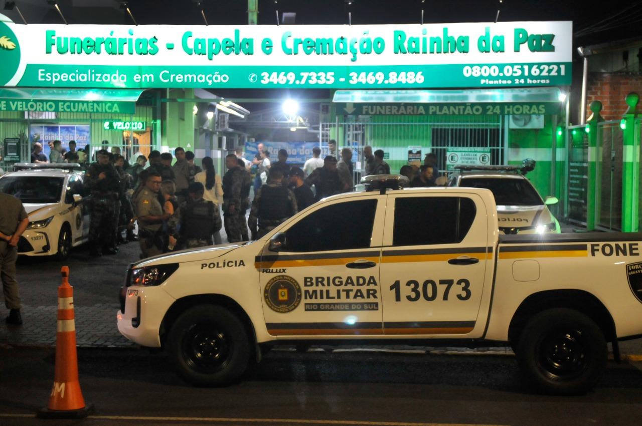 Funeral de soldado v&iacute;tima de latroc&iacute;nio re&uacute;ne familiares e amigos em Cachoeirinha