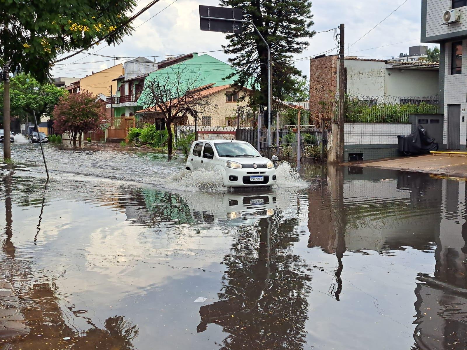 Rua Dona Sebastiana registrou ac&uacute;mulo de &aacute;gua