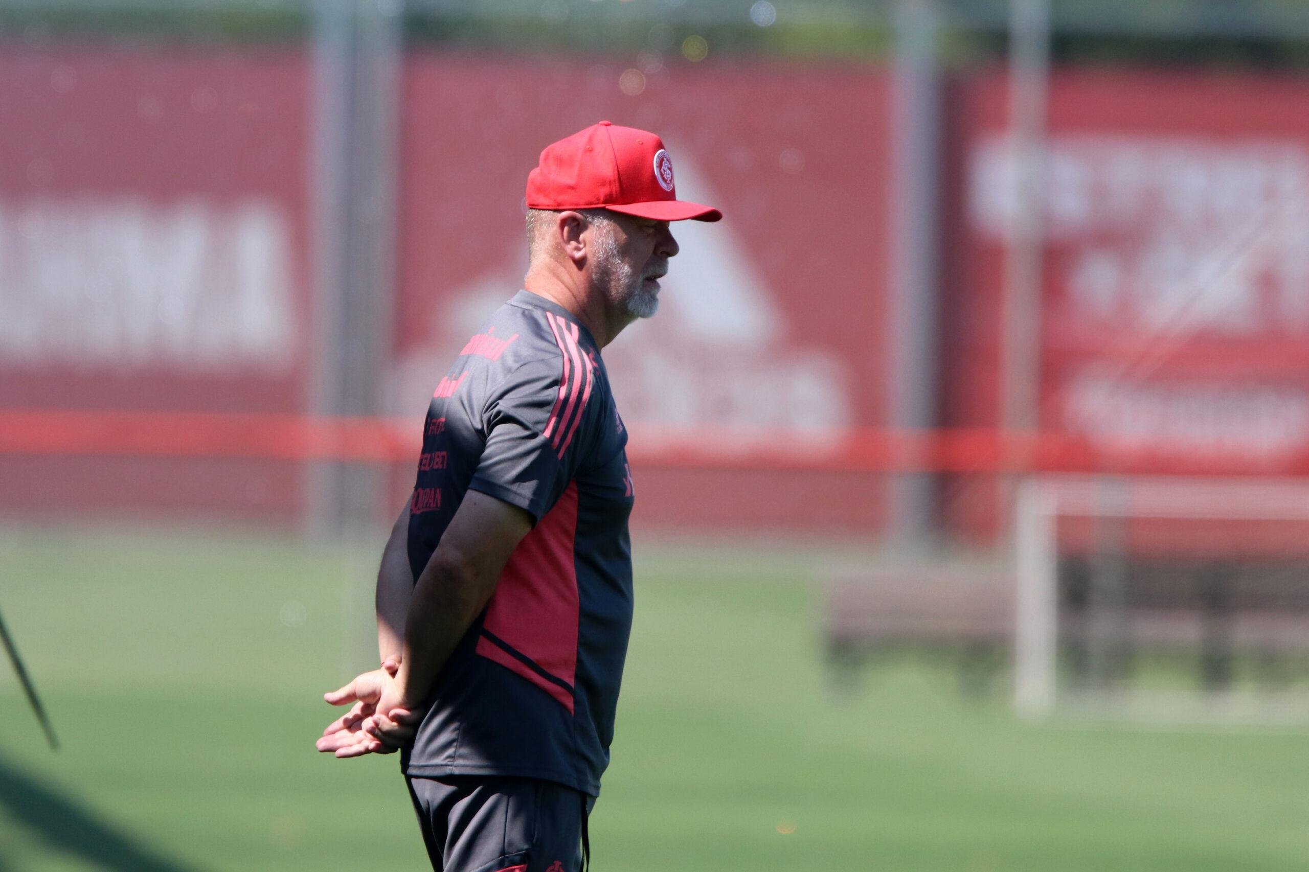 Mano Menezes prepara o Inter para a estreia no Gauch&atilde;o