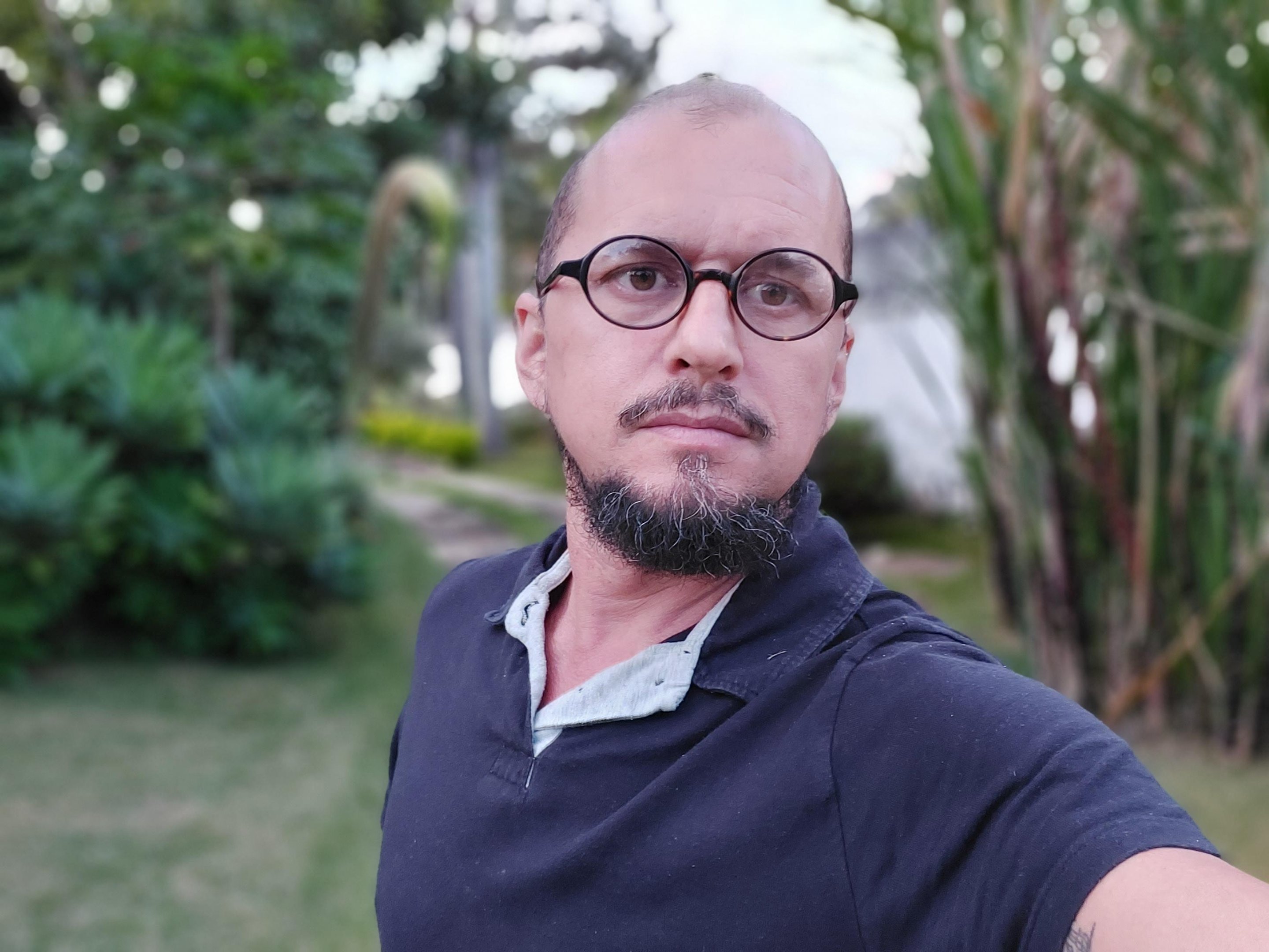 Romance-disco "Trope&ccedil;&aacute;lia" (Editora Taverna), do escritor e fil&oacute;sofo J&eacute;ferson Assum&ccedil;&atilde;o, v&ecirc; o tropicalismo a partir da periferia de Porto Alegre