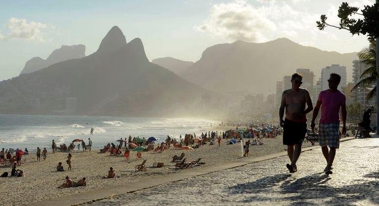 Cariocas enfrentaram o dia mais quente do ver&atilde;o