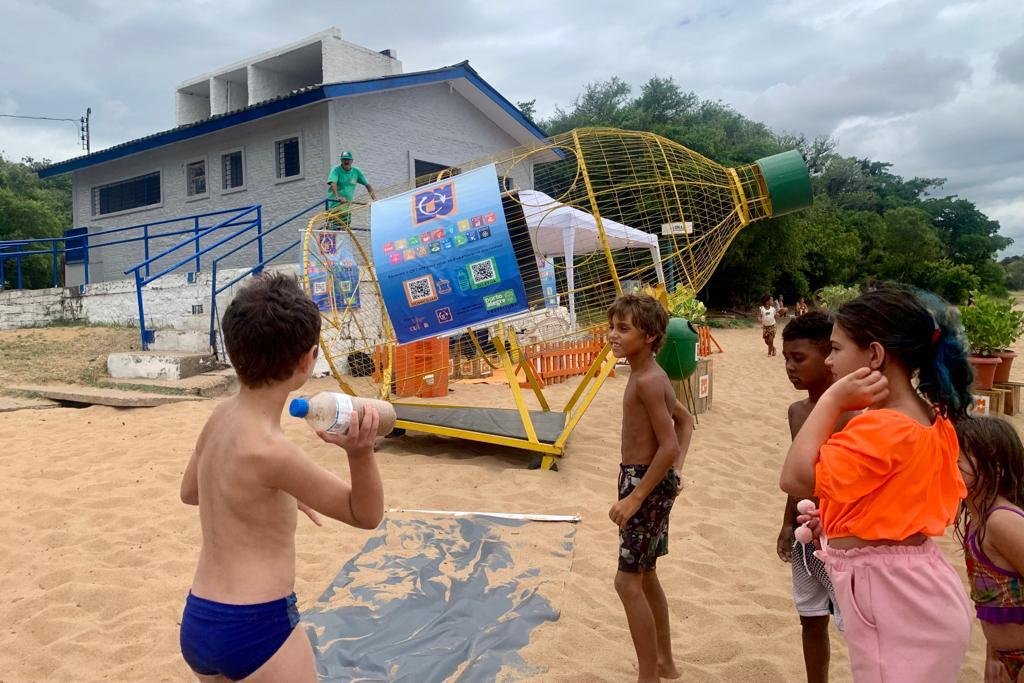 Crian&ccedil;as participam das atividades do Papa Res&iacute;duo