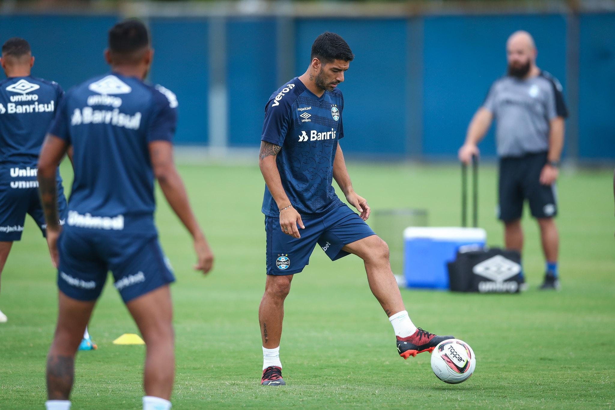 Su&aacute;rez precisa ser regularizado no BID para estrear