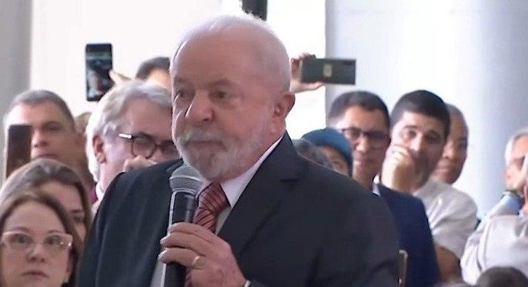 O presidente Luiz In&aacute;cio Lula da Silva em reuni&atilde;o com centrais sindicais