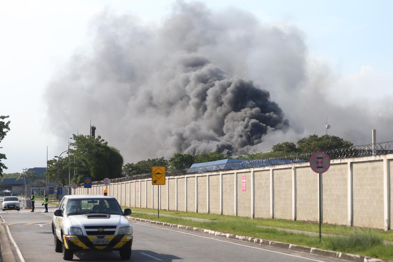 Galp&atilde;o foi atingido por um inc&ecirc;ndio no terminal de cargas do Aeroporto do Gale&atilde;o