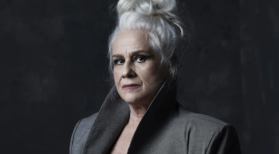Aos 70 anos, Vera Holtz volta aos palcos em grande forma, com uma interpreta&ccedil;&atilde;o que hipnotiza o espectador