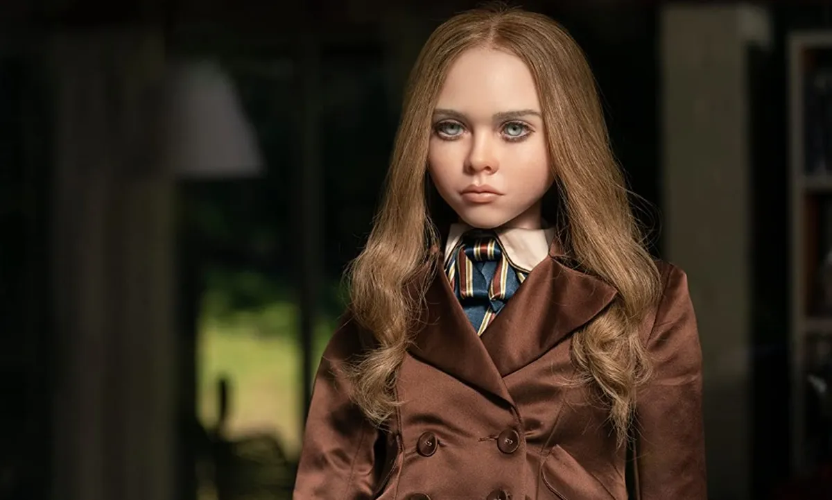 A atriz Amie Donald, de 12 anos de idade, interpreta a boneca M3gan