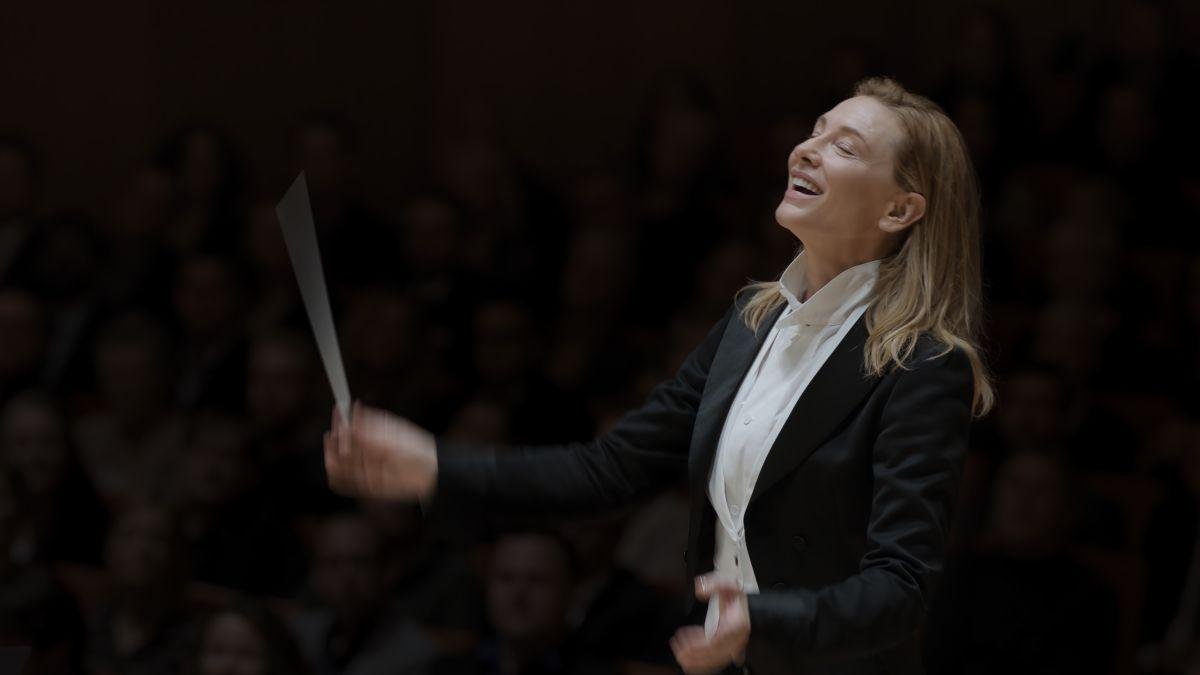 "T&aacute;r" se passa no mundo da m&uacute;sica cl&aacute;ssica, tendo Blanchett no papel da regente Lydia T&aacute;r, a primeira mulher a comandar a Orquestra Filarm&ocirc;nica de Berlim