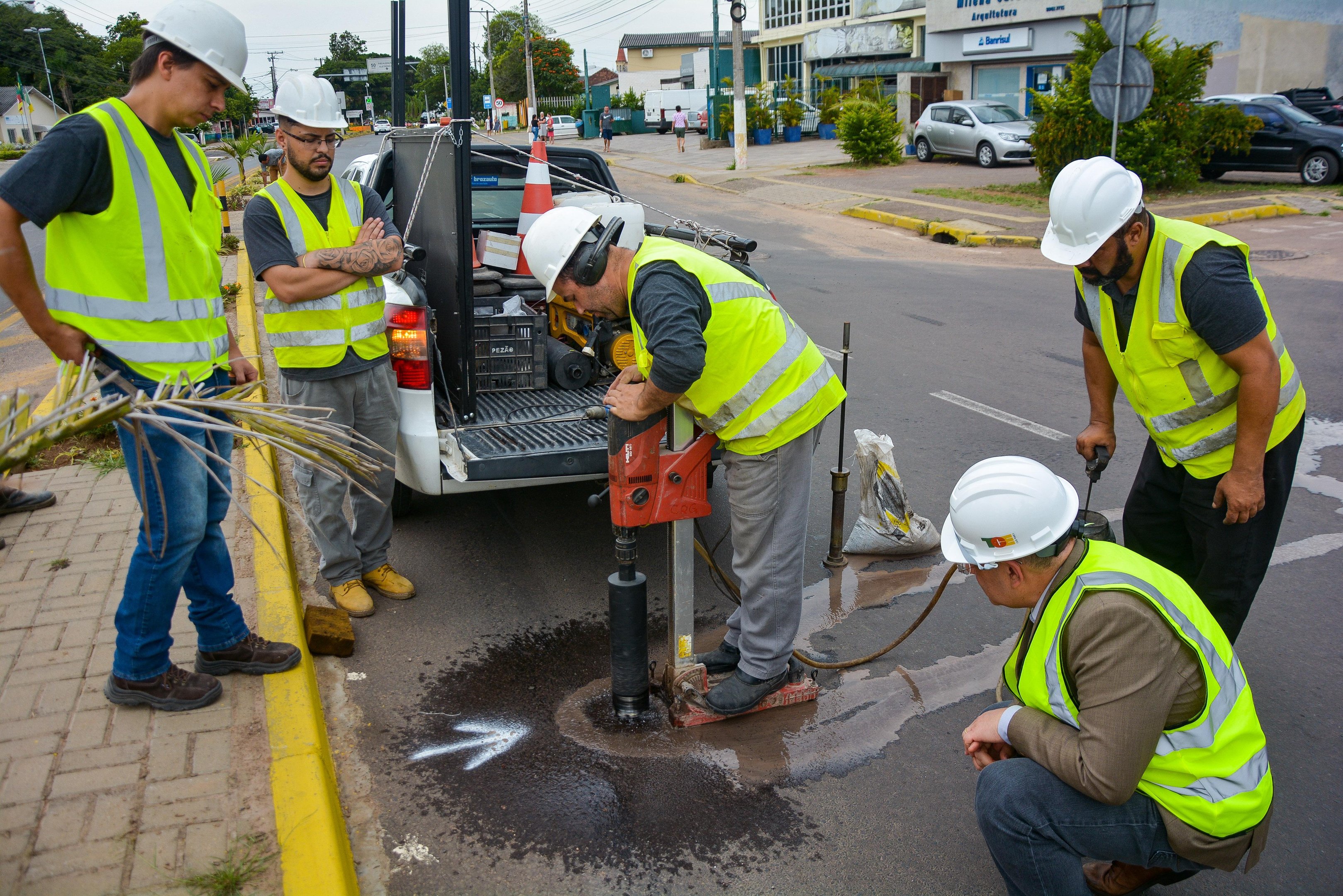 Foram extra&iacute;das amostras de asfalto na RS-030, em Glorinha