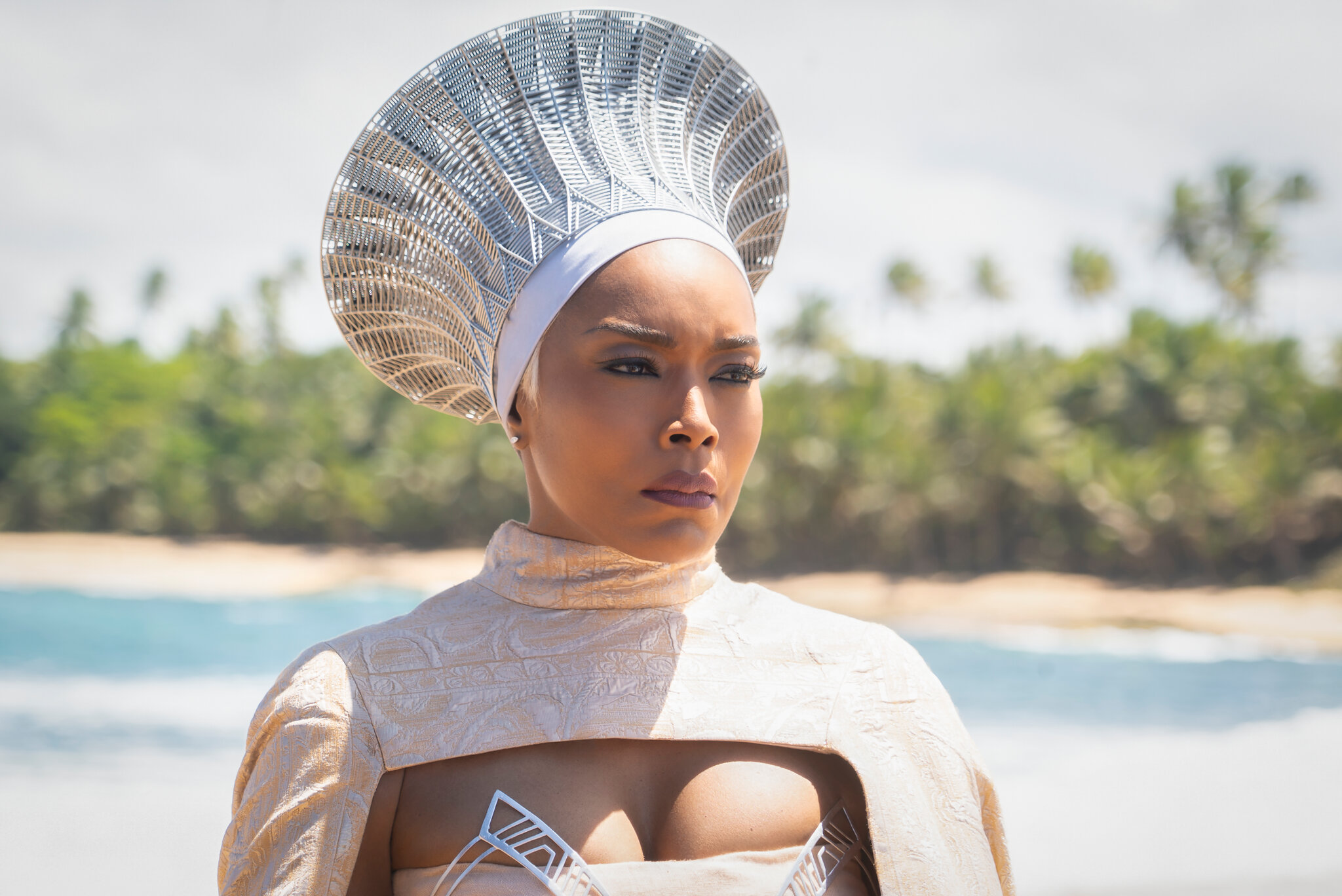 Angela Bassett em cena de "Pantera Negra: Wakanda para Sempre"