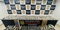 Policiais encontraram porções de drogas preparadas para venda