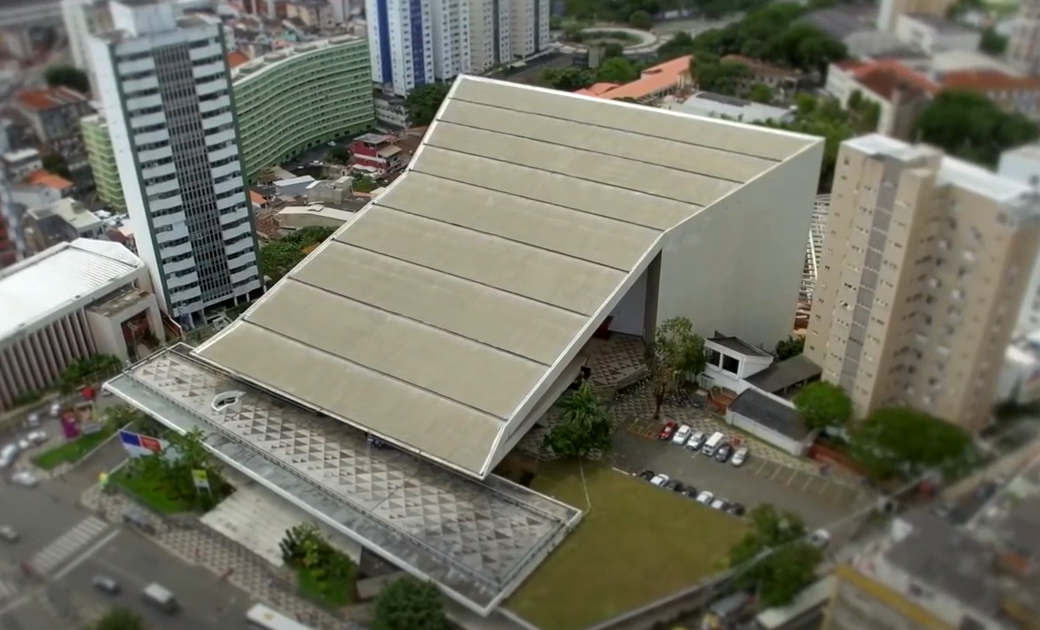 Segundo informa&ccedil;&otilde;es preliminares, as chamas n&atilde;o chegaram a atingir nenhuma das salas de espet&aacute;culo do teatro