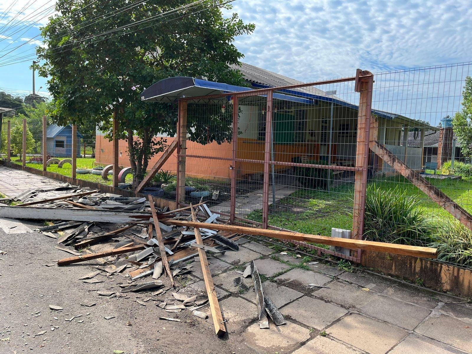 Em Taquara, no Vale do Paranhana, ao menos tr&ecirc;s escolas de ensino fundamental sofreram danos, al&eacute;m de outros pr&eacute;dios