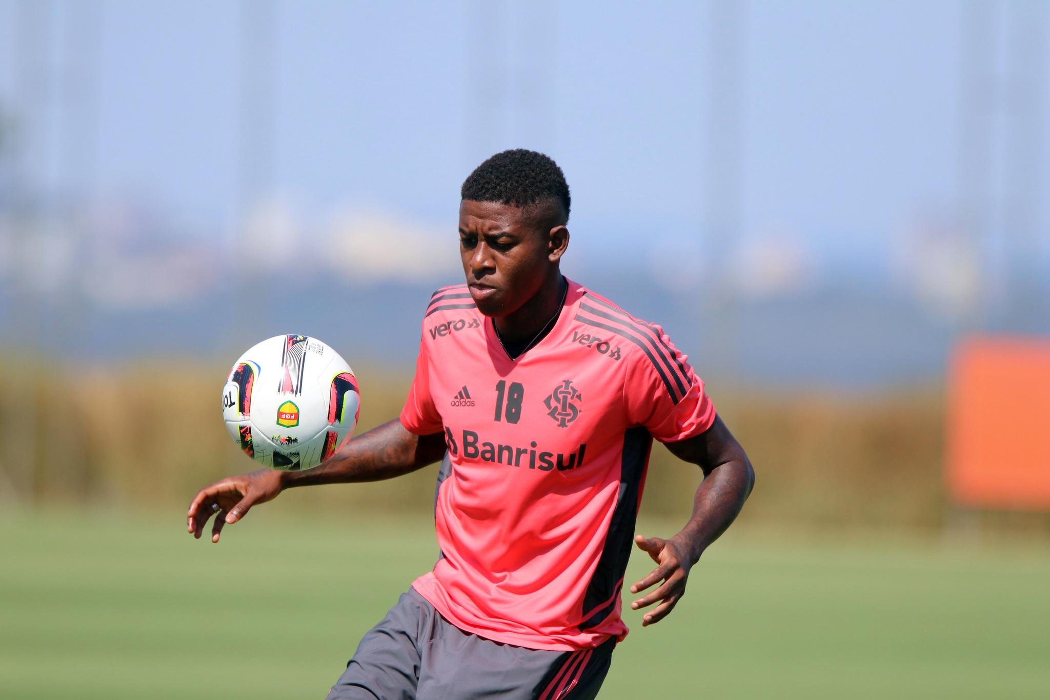 Vit&atilde;o ser&aacute; titular contra o S&atilde;o Luiz no Beira-Rio