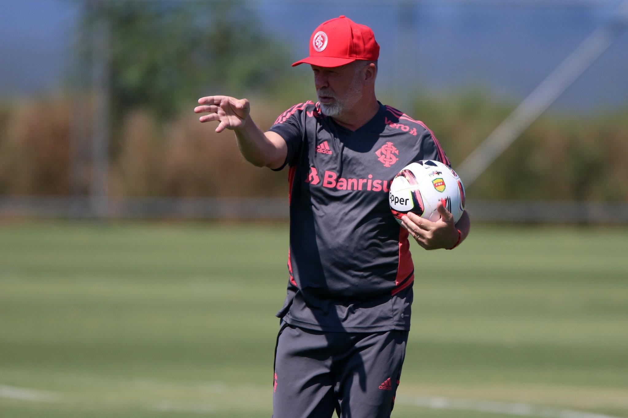 Mano Menezes comanda o Inter contra o S&atilde;o Luiz neste s&aacute;bado