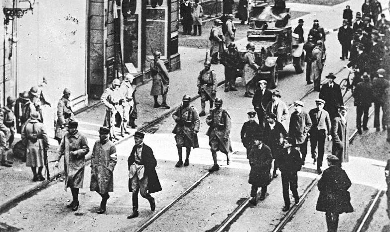 Os alem&atilde;es protestavam contra a presen&ccedil;a do ex&eacute;rcito franc&ecirc;s em Ruhr.