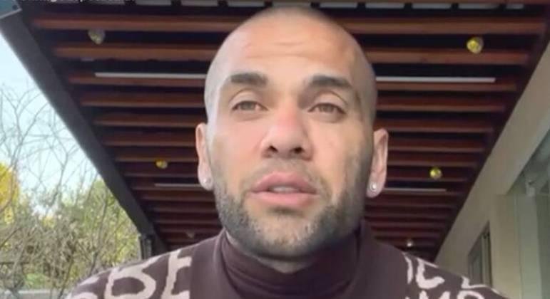 Daniel Alves est&aacute; preso na Espanha