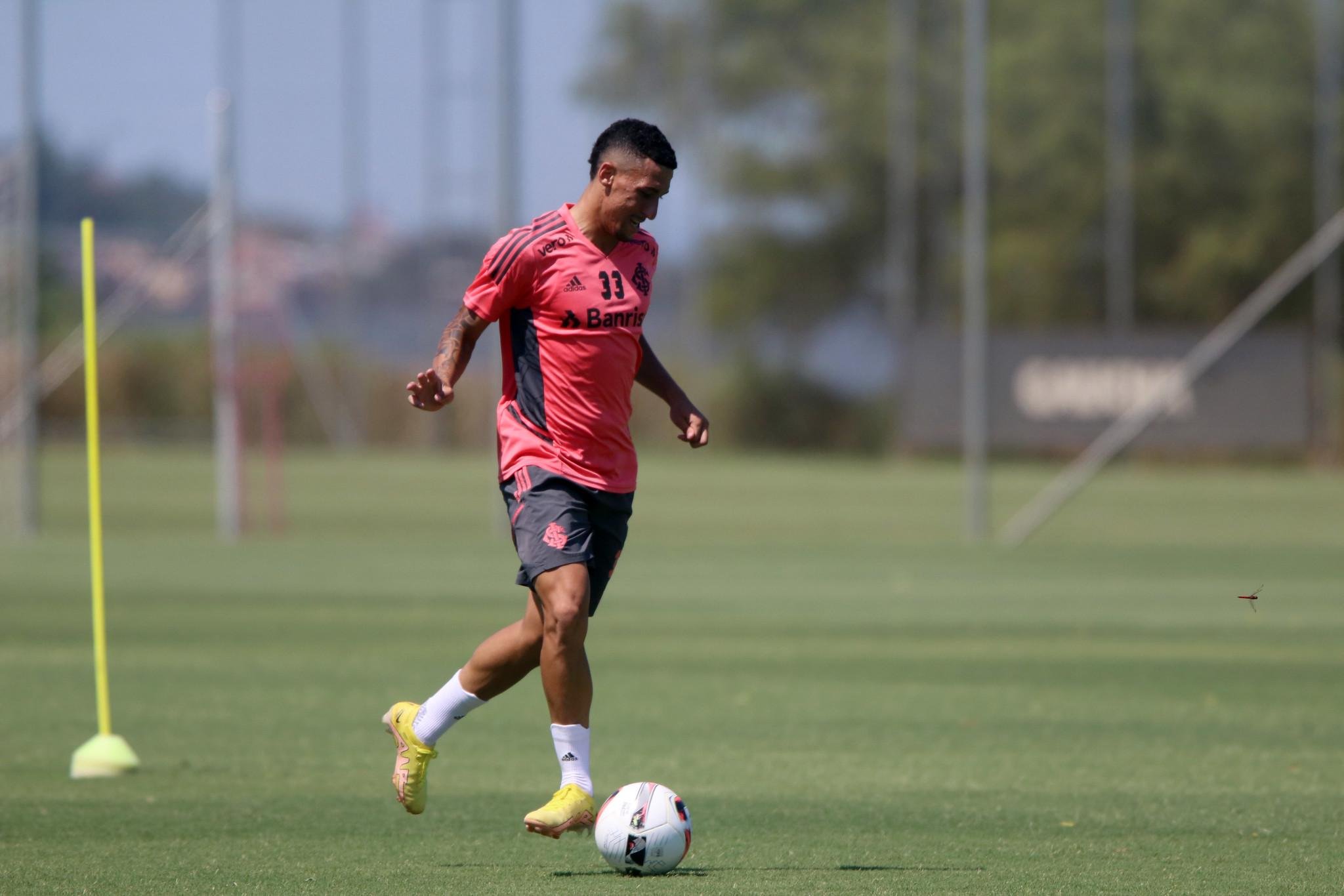 Baralhas &eacute; o terceiro refor&ccedil;o do Inter para a temporada 2023