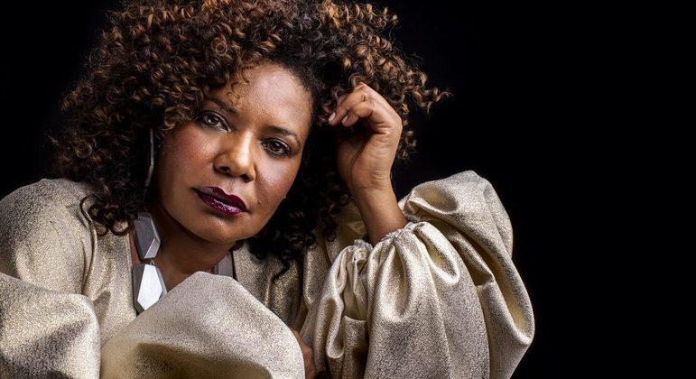 Margareth Menezes conversou por cerca de cinco minutos com os jornalistas antes de subir ao palco do Festival de Ver&atilde;o de Salvador