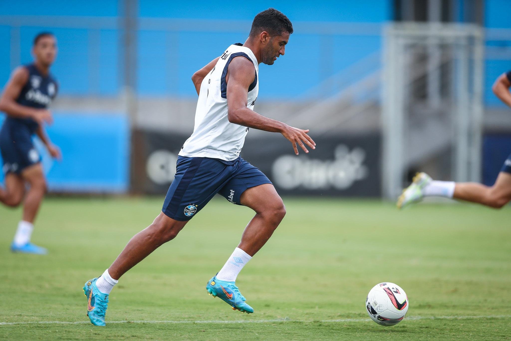 Isaque fez a pr&eacute;-temporada com o Gr&ecirc;mio