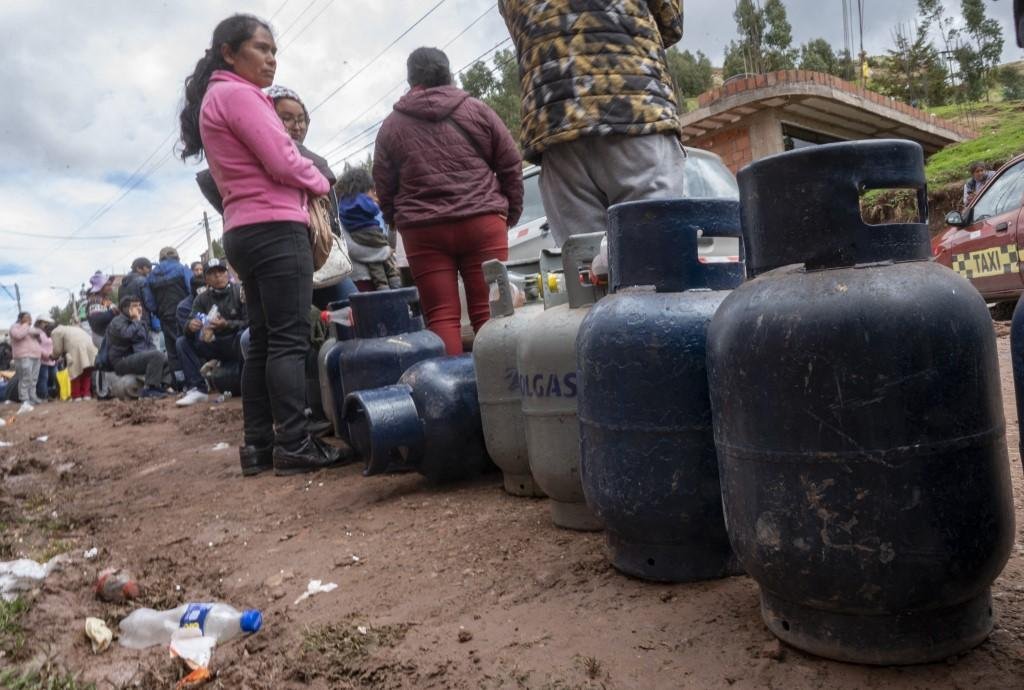 Falta de g&aacute;s assola o pa&iacute;s em meio a protestos