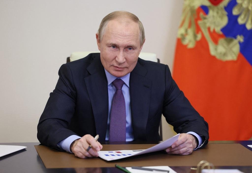 Putin apoia criação de centros de treinamento militar em Belarus
