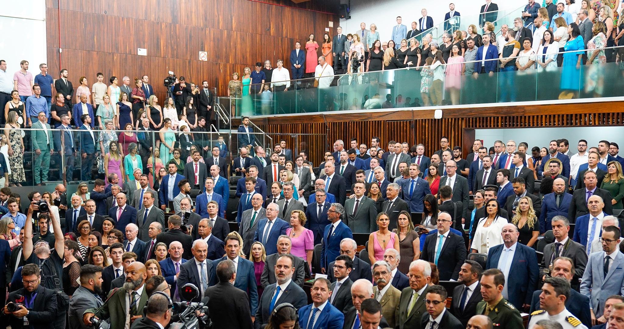 Novos deputados e deputadas estaduais tomaram posse nesta ter&ccedil;a-feira