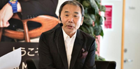 Murakami é um escritor de reconhecimento internacional, traduzido para 50 idiomas, e apontado como candidato ao Prêmio Nobel de Literatura