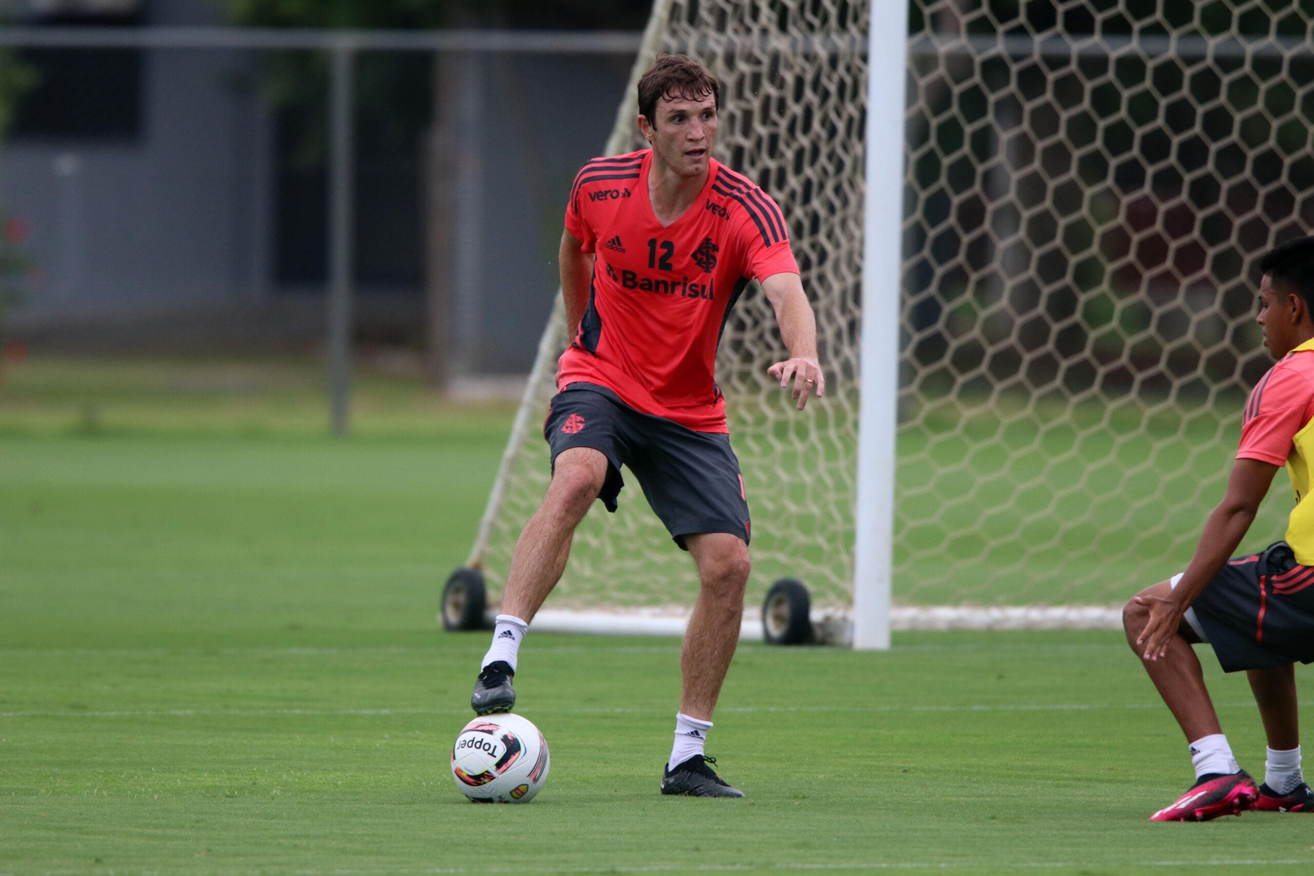 M&aacute;rio Fernandes em treino do Inter nesta sexta-feira