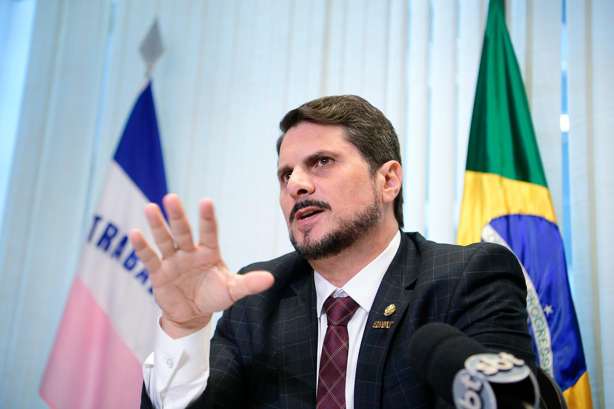At&eacute; o momento, senador Marcos do Val j&aacute; alegou cinco vers&otilde;es diferentes