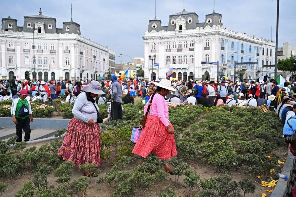 Cidades tem diversas mobiliza&ccedil;&otilde;es populares
