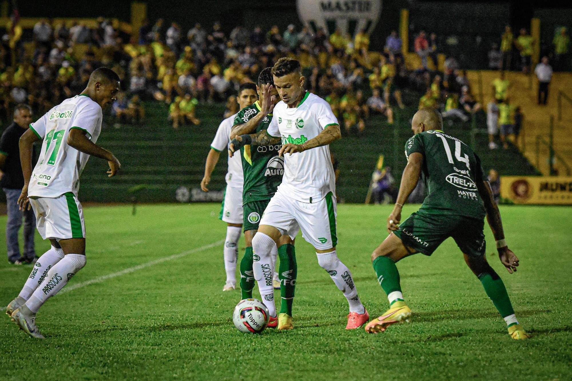 Muita pol&ecirc;mica na partida entre Ypiranga x Juventude