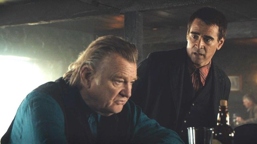 A qu&iacute;mica entre Colin Farrell e Breendan Gleeson &eacute; excelente, com di&aacute;logos inteligentes e reflexivos