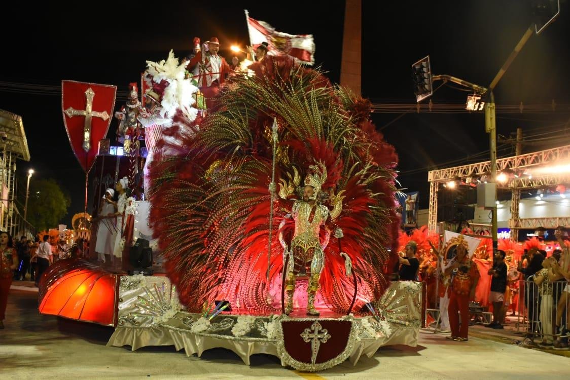 Desfiles do Carnaval fora de &eacute;poca de Uruguaiana atraem milhares de turistas todos os anos