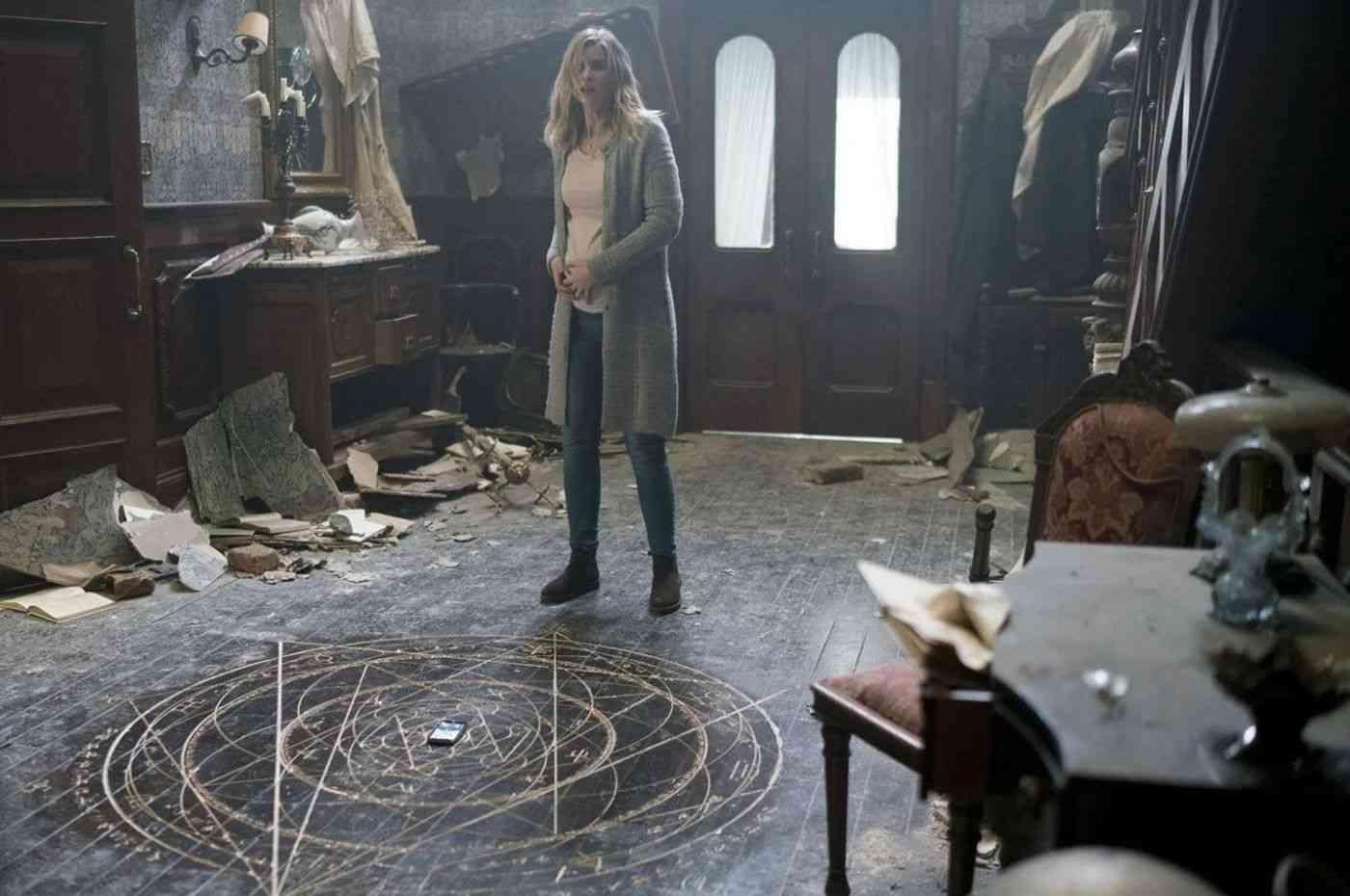 Claire, gr&aacute;vida, acaba virando alvo de um dem&ocirc;nio