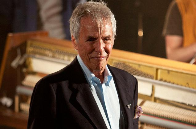 O compositor e m&uacute;sico norte-americano Burt Bacharach morre aos 94 anos