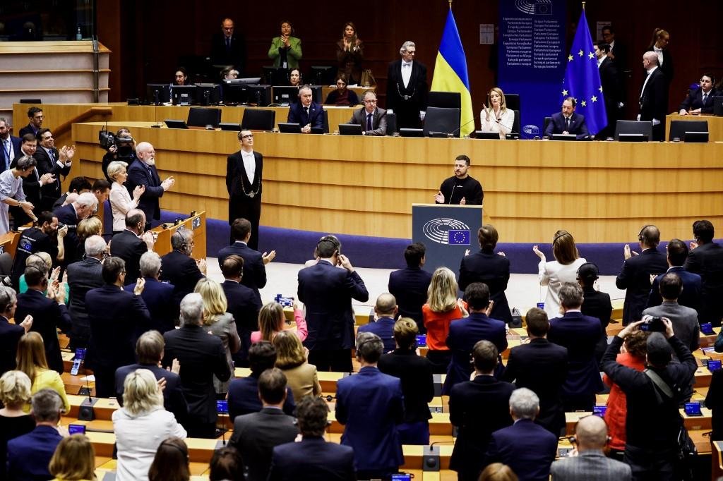 Ao Parlamento, presidente disse que a resist&ecirc;ncia da Ucr&acirc;nia tamb&eacute;m &eacute; uma defesa do estilo de vida europeu