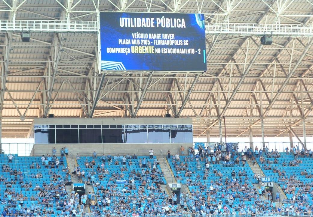 Arena informou o caso no tel&atilde;o e no alto-falante do est&aacute;dio, buscando o respons&aacute;vel pelo animal