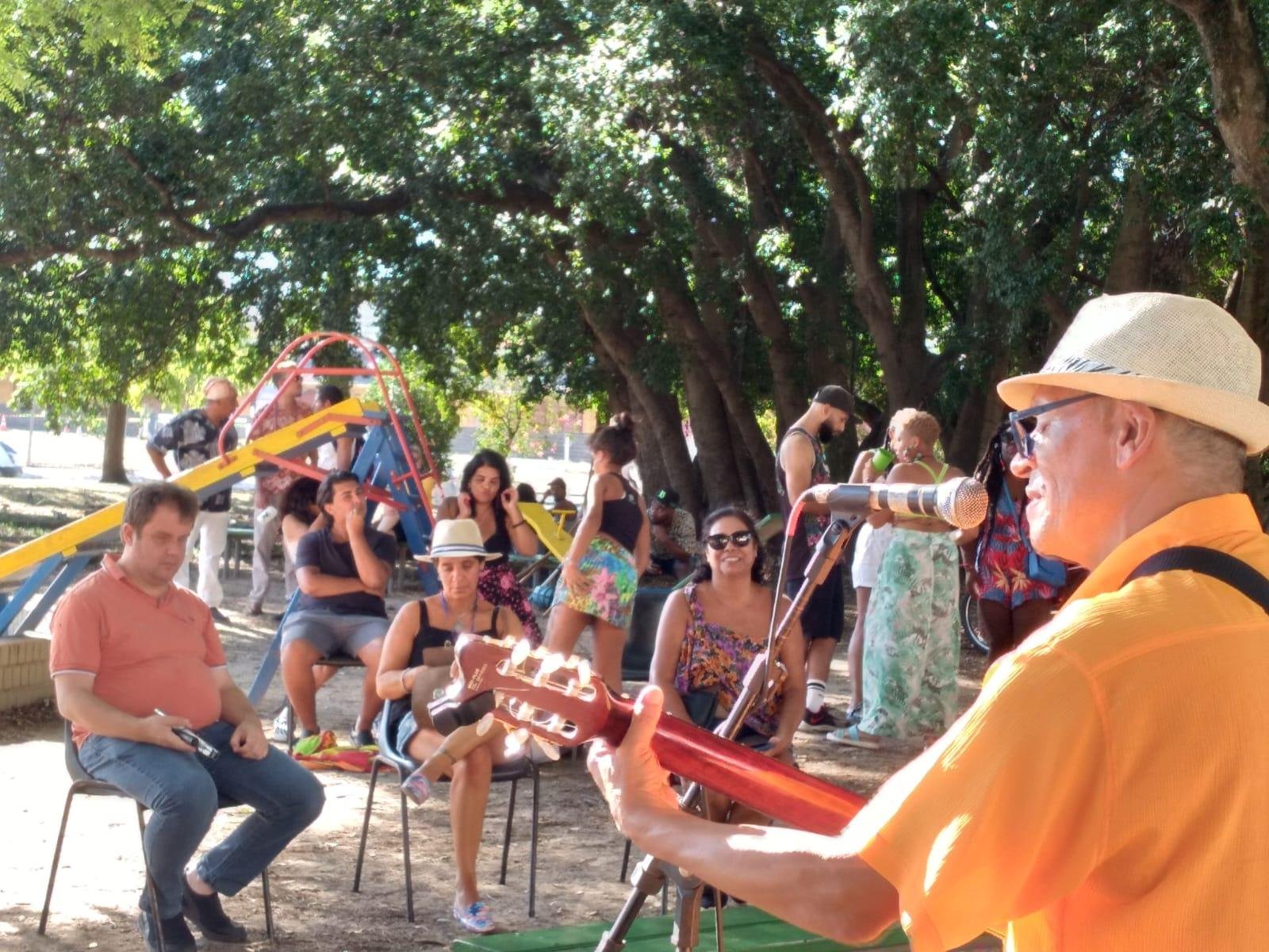 Pr&eacute;-Carnaval teve m&uacute;sica de Z&eacute; Carad&iacute;pia