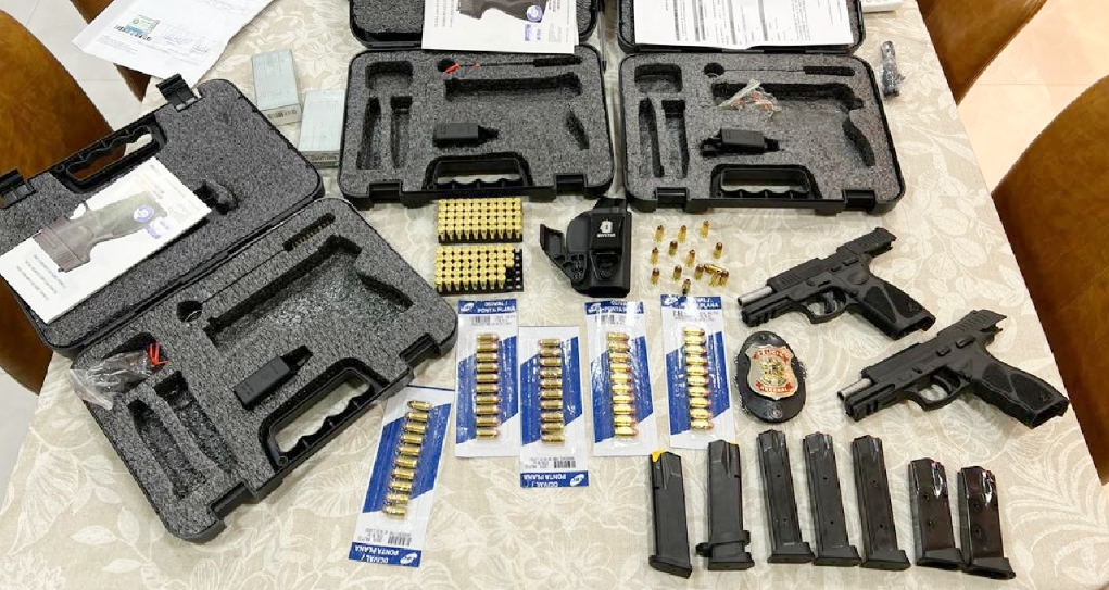 Armas, muni&ccedil;&otilde;es, documentos, autom&oacute;veis e motos foram apreendidos na a&ccedil;&atilde;o